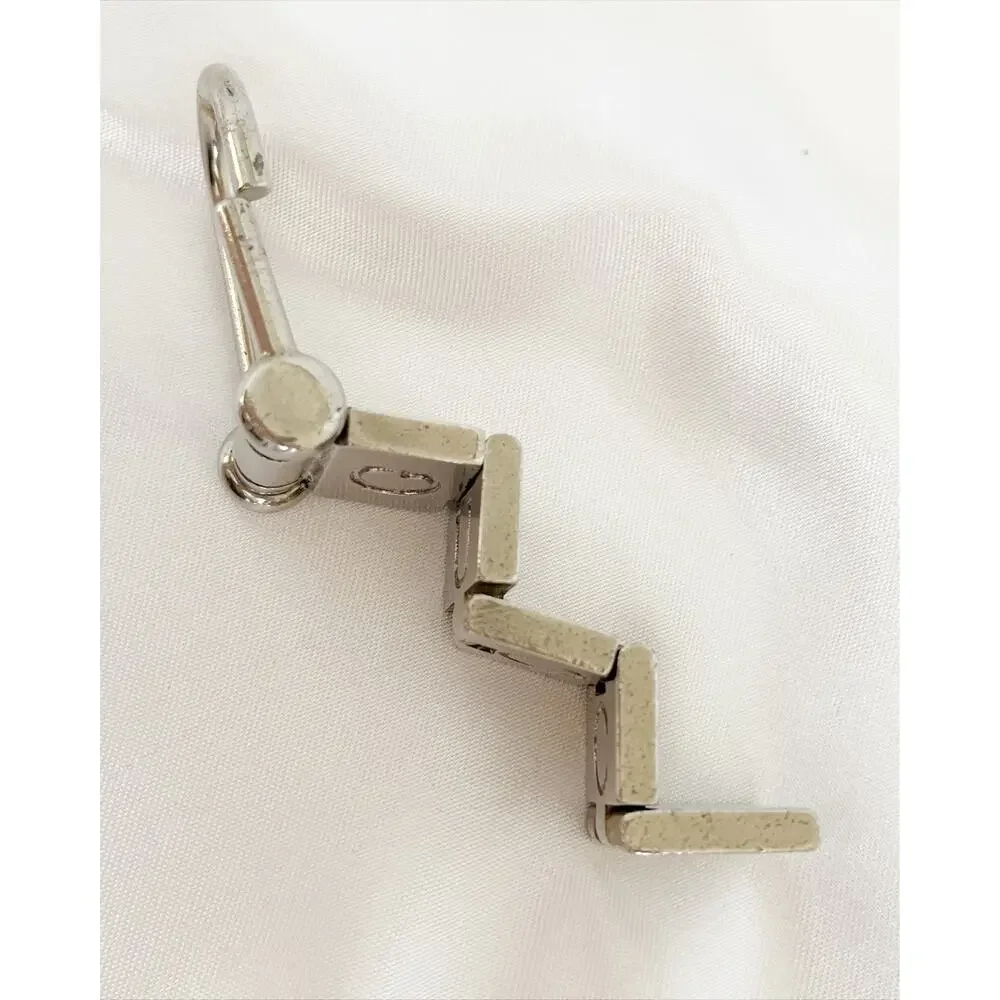 GUCCI Logo Keychain Charm In Silver Metal Rectangular Key Ring Vintage Unisex